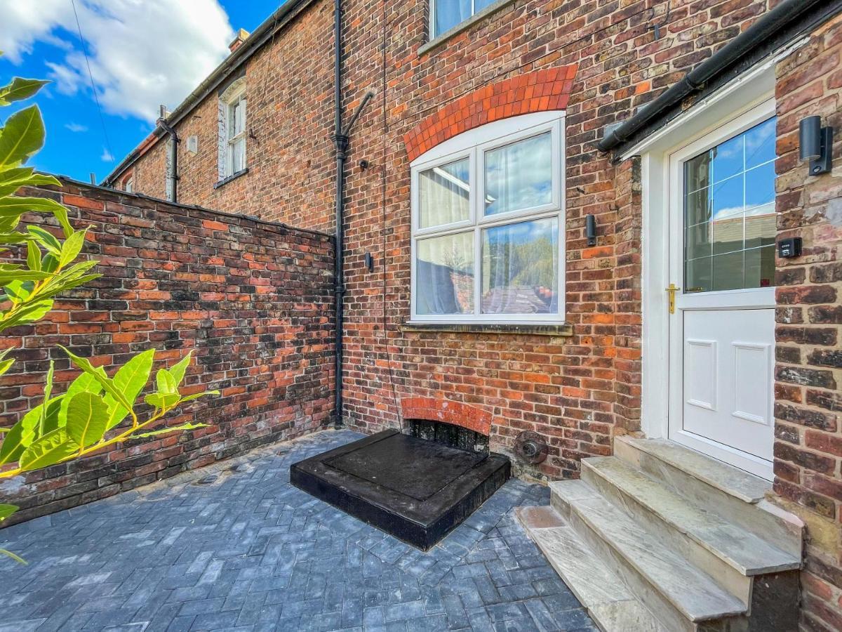 Отель 46 Ashfield Rd, Олтрингем Экстерьер фото